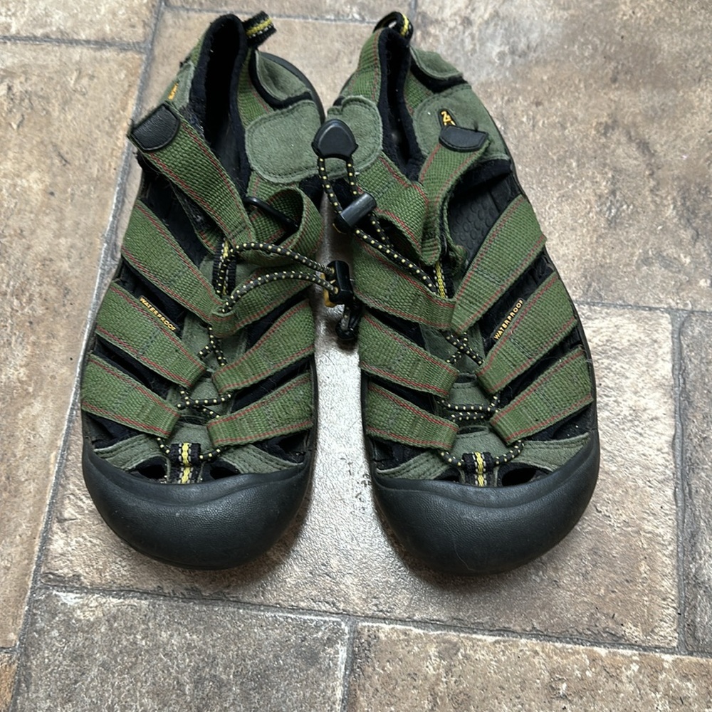 Keen Waterproof sandals sz 1.5-2